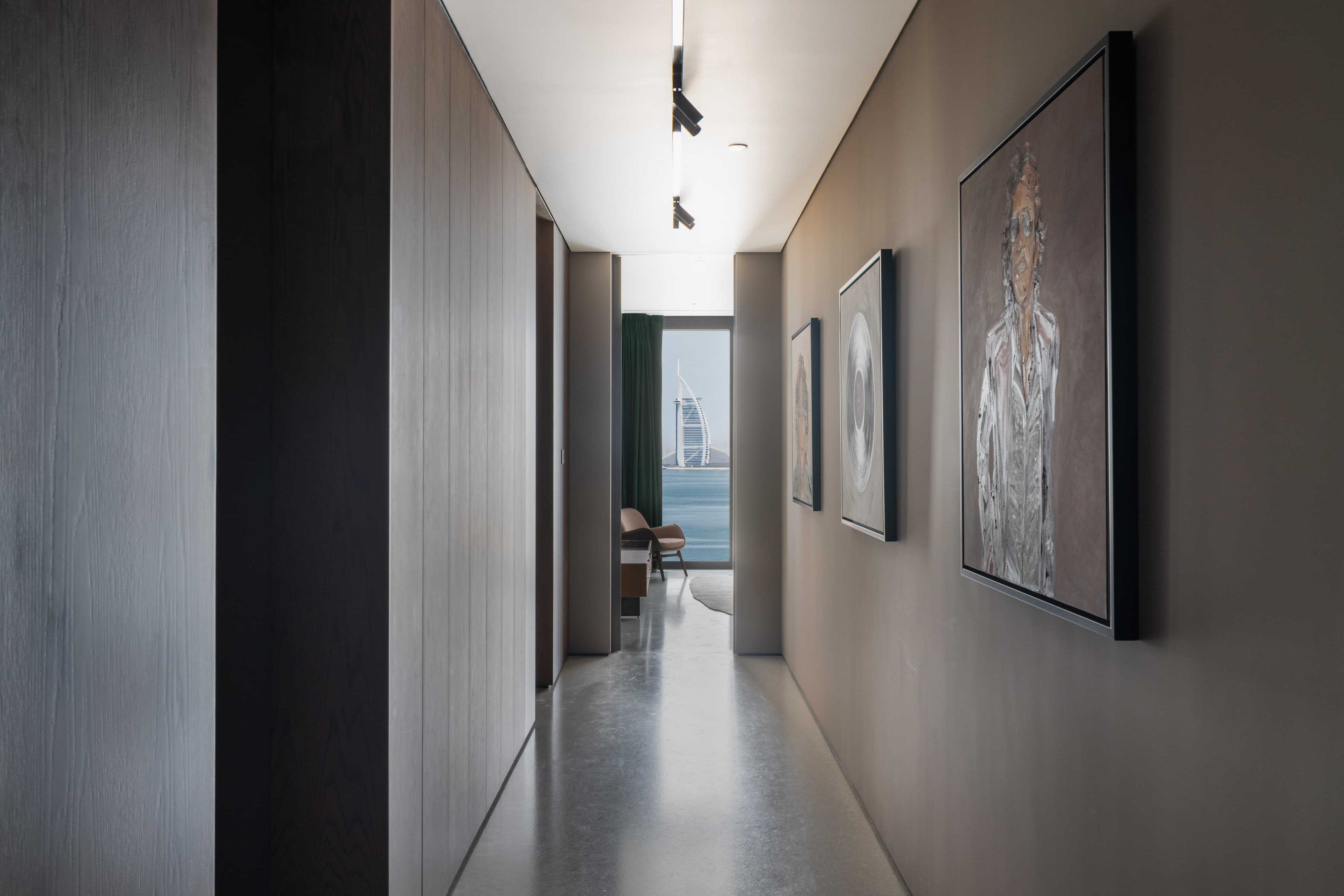 Between Two Horizons