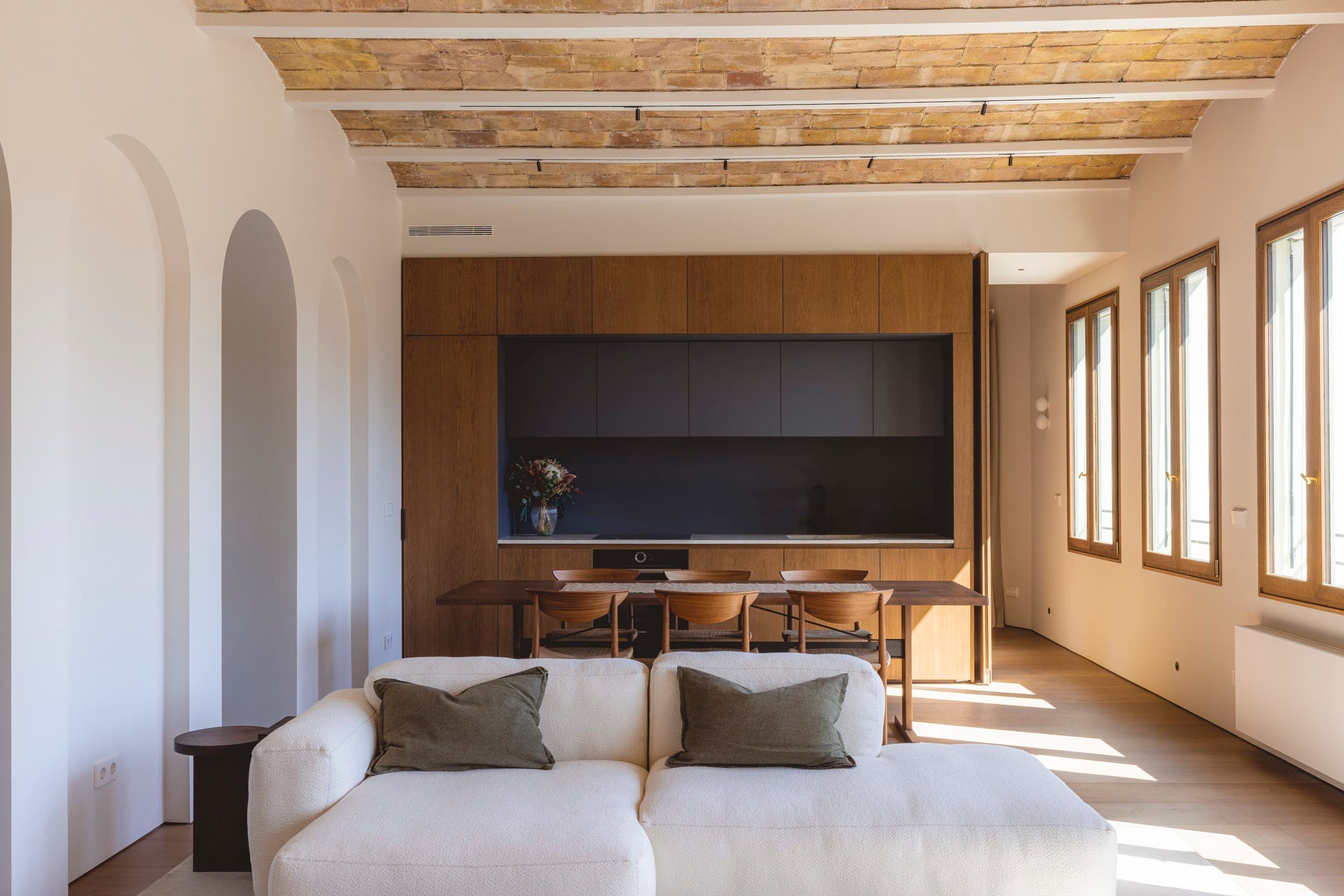 Bright Open Plan Apartment